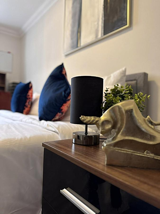 Spacious 3 Bed, 2 Bath In The Heart Of Shoreditch ลอนดอน ภายนอก รูปภาพ